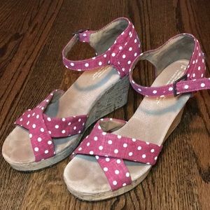 Toms polka dot wedges